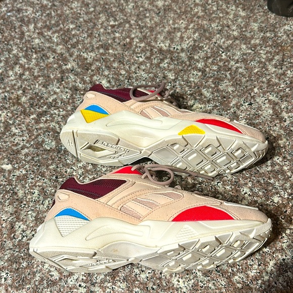 Reebok Aztrek 96 Tan Trainers - Picture 4 of 10